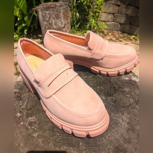 Pink Muncel Lug Sole Loafer Size 8 Shoe Dazzle